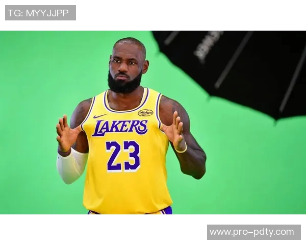 詹姆斯谈本赛季无球打法调整能力展现多样化篮球风格